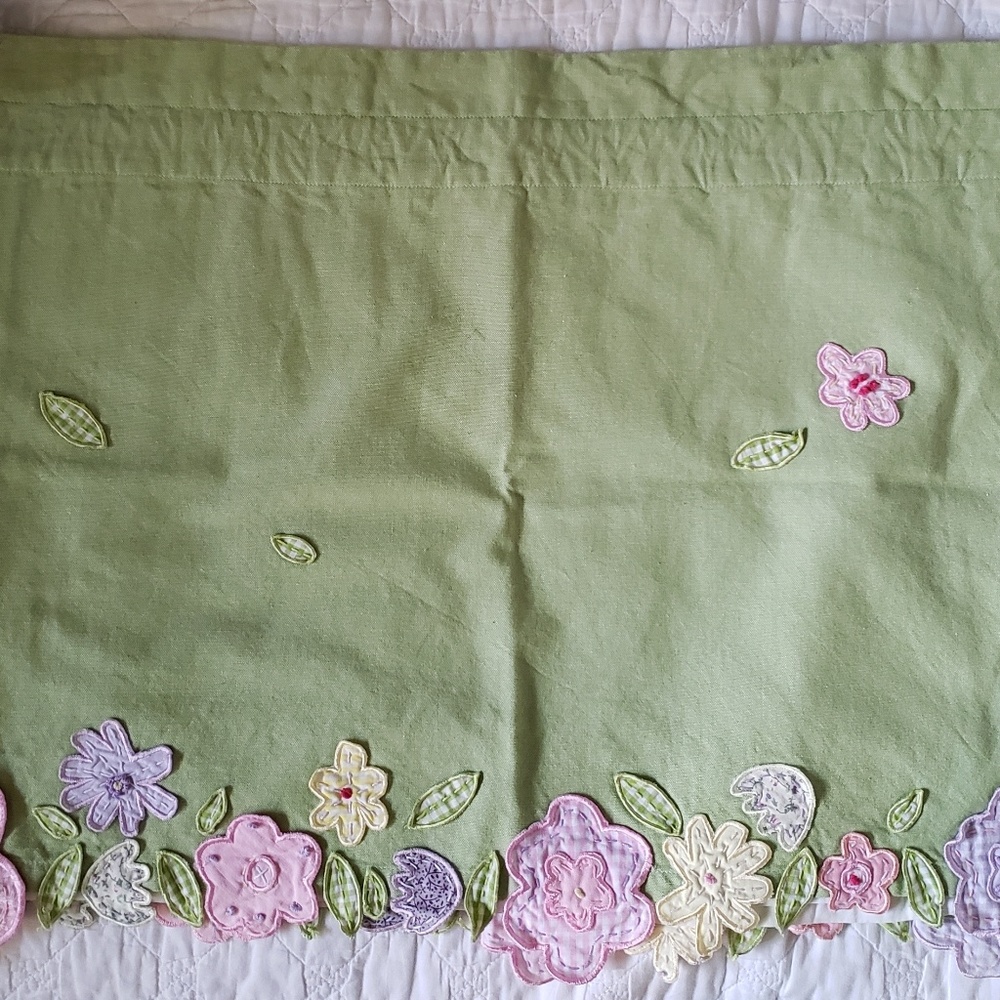 2 Valances